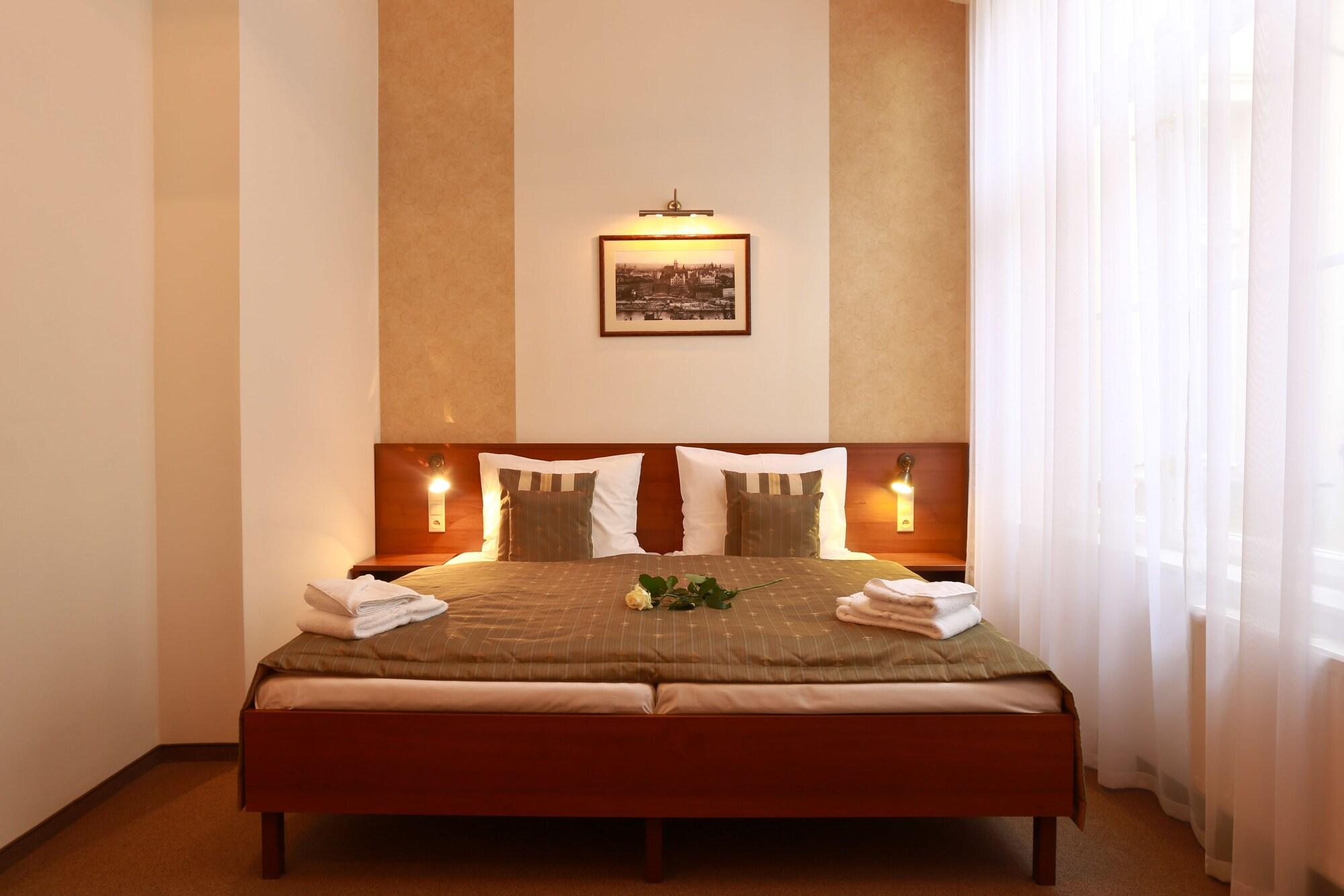 Hotel Svaty Jan 布拉格 外观 照片